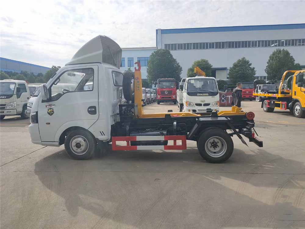奥驰勾臂垃圾车