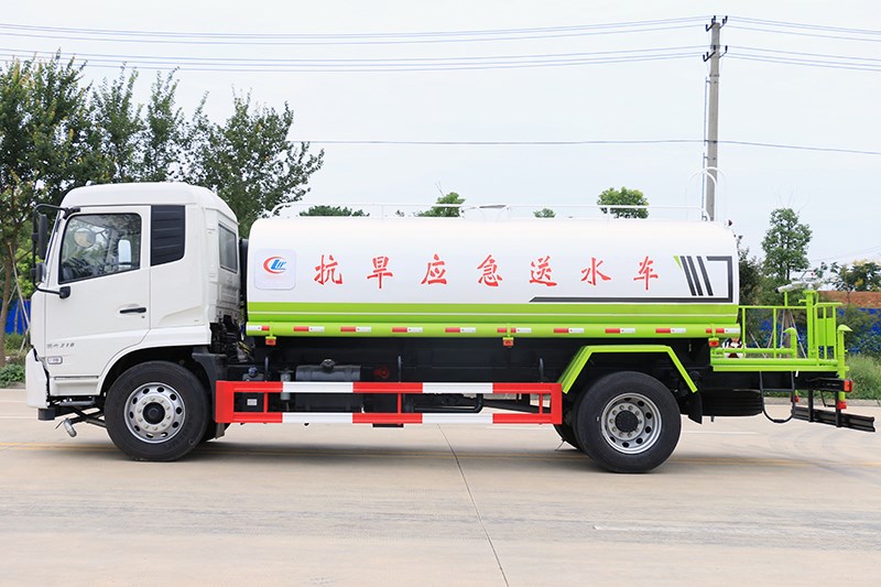 国六14方解放洒水车