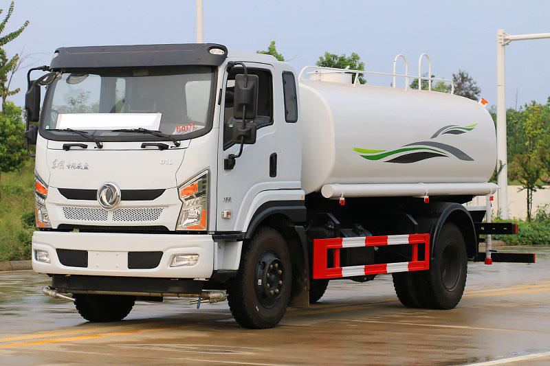 国六14方解放洒水车