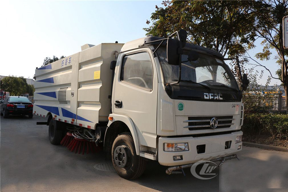 国六长安2方扫路车