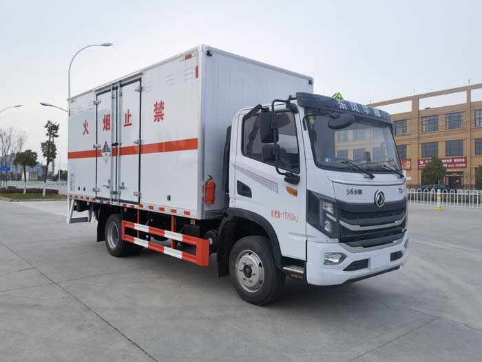 东风华神5米2杂项危险物品厢式运输车