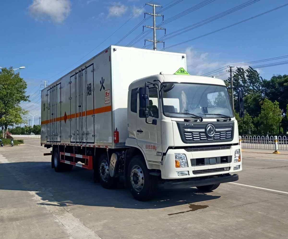 东风天锦9米易燃液体厢式运输车