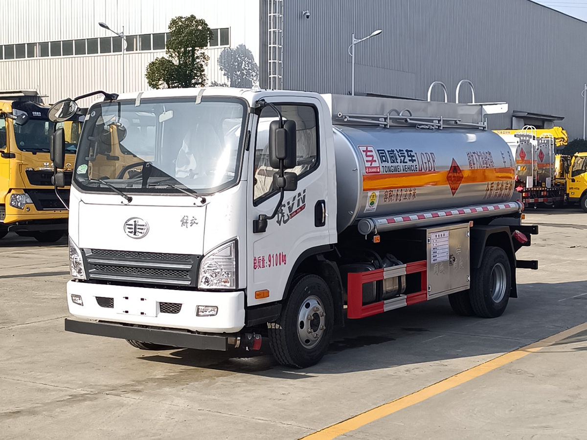 解放虎VN5吨油罐车