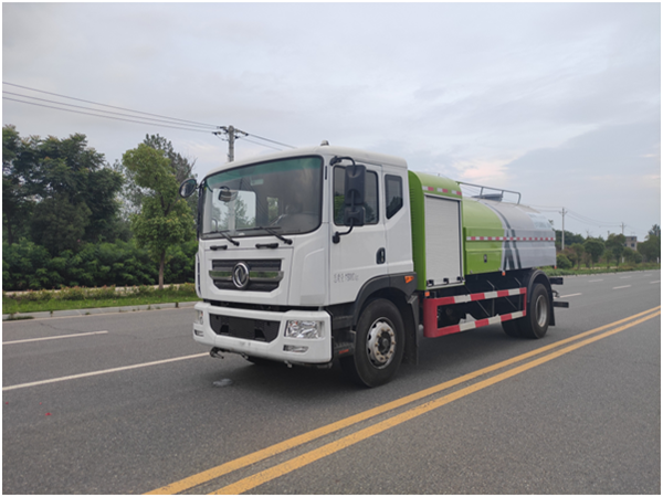 东风多利卡6.7方电动洒水车